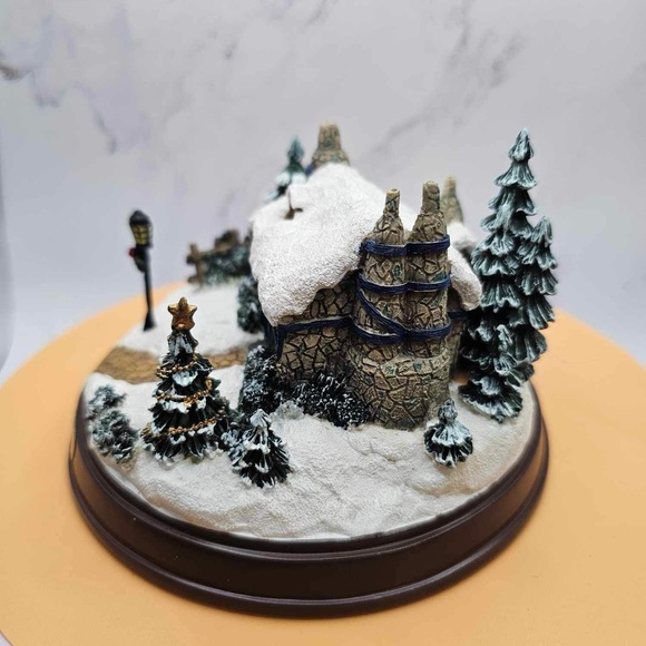 Thomas Kinkade Stonehearth Hutch lighted cottage collection, winter - Picture 3 of 8